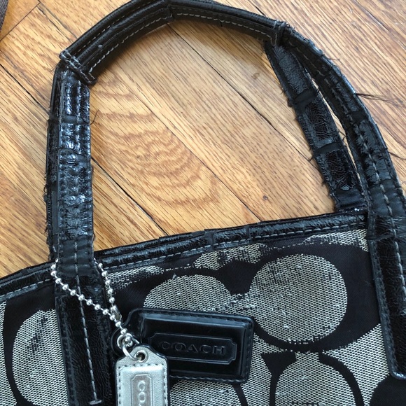 *VERY LOVED* COACH Daisy Gray & Black Crossbody - Picture 9 of 9